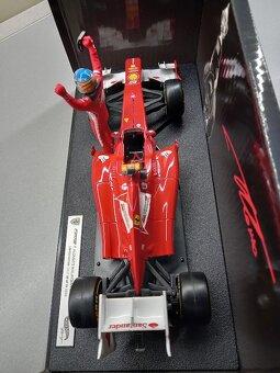 F1 FERRARI F2012 VÍTĚZ GP MALAYSIE 2012 ALONSO HOTWHEELS - 7