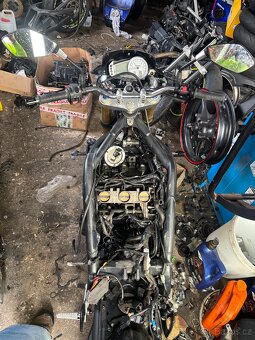 Rozprodam Triumph Speed Triple 1050 05-07 na nahradni dily. - 7