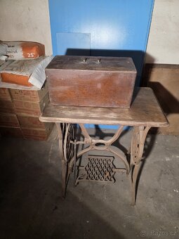 Šlapací šicí stroj SINGER - 7