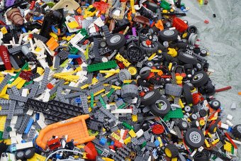 Lego 24,7 kg + návody - 7
