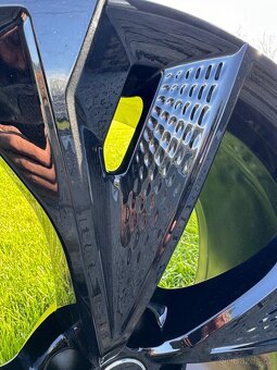 Sada zánovních alu kol Audi rs (6)(7) - 7