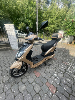 Prodám e fichtl zlatá metalíza - nájezd 57 km - 7