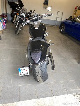 Suzuki Intruder M109R - 7