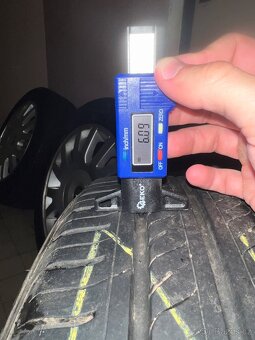 Originální ALU Škoda 5x112 R16 - letní pneu 6mm - 7