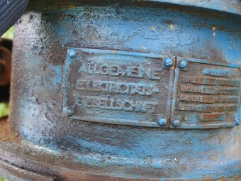 Historický elektromotor s napínákem - 7