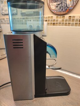 Italský mlýnek na espresso Rancilio Rocky Doserless - 7