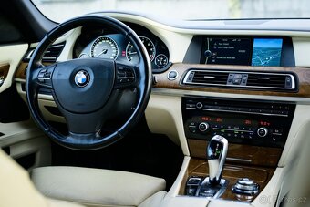 BMW 750i xDrive, 4.4 V8 Biturbo, 300kW, 2011 - 7