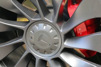 Tesla Model Y Performance Berlín, Tažné - 7