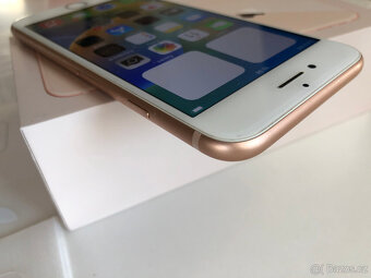 > APPLE iPhone 8 Gold 64GB MQ6J2ZD/A + příslušentví TOP - 7