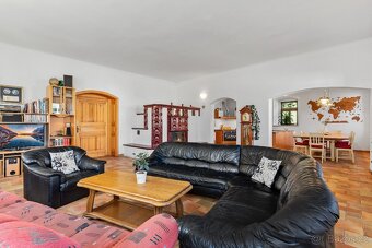 Prodej zavedeného penzionu s restaurací a velkým bytem - 7