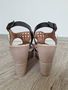 Cerne kozene sandalky na klinku Lasocki - 7