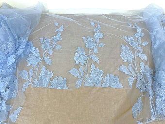 luxusní látka na plesové šaty krajka metráž vyšívaný tyl - 7