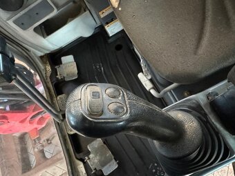 Minibagr Takeuchi TB228 - 7