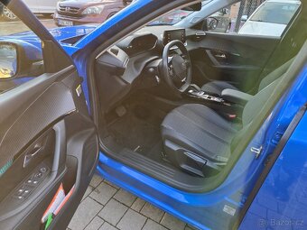 ZÁNOVNÍ PEUGEOT e2008 ALLURE 100kw naj.15.900km SoH 95% - 7