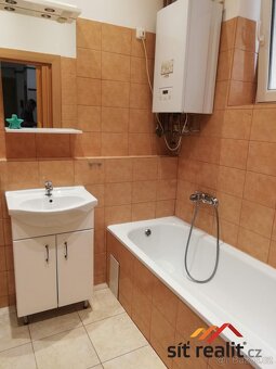 Pronájem 2+kk, 59m2, P7, Holešovice, klidná lokalita, MHD, o - 7