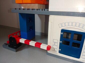 Lego Duplo policejní stanice - 7