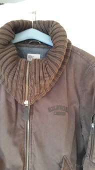 TOMMY HILFIGER bunda vel. M - 7