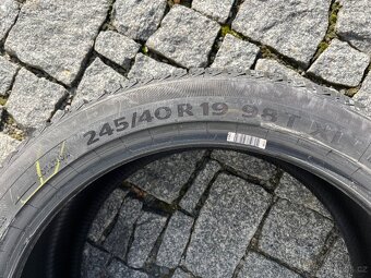 Prodám 2 nové zimní pneumatiky Continental VikingContact 7 - 7