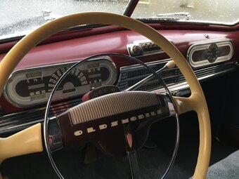 Oldsmobile 98 Custom Cruiser z roku 1947 - 7
