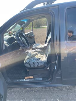 Nisan Navara 2.5 - 7