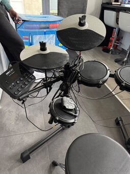 elektronická bicí souprava Alesis Debut Kit.+ stolička - 7