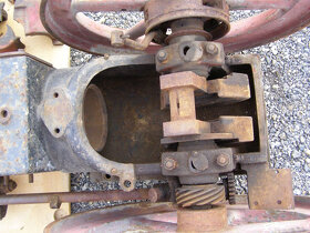 Prodám stabilní motor Benz 4-5 HP - 7