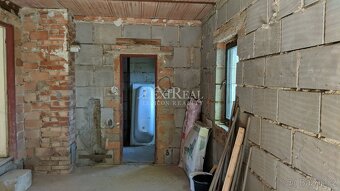 Prodej hrubé stavby domu 5+1, 140 m2 s pozemkem 954 m2, Kyšk - 7