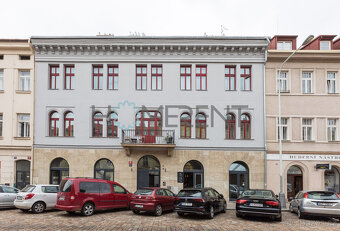 Stylový byt s předzahrádkou v srdci Karlína – po rekonstrukc - 7