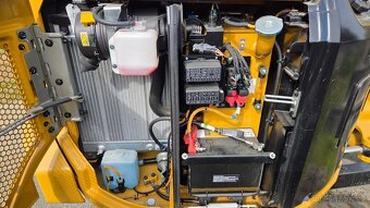 Prodám nový CAT 302.7 2,8t se zárukou - 7