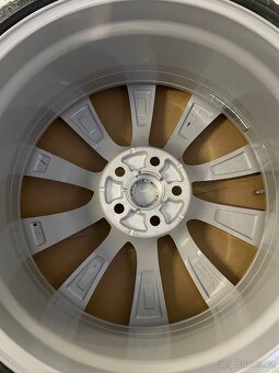 Original zimní Tesla Model 3 r20 + 235/35/20 100% - 7