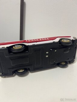 Staré plechový model sanitky - 7