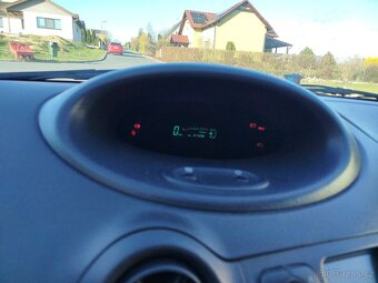 Toyta Yaris 1.0 2005 náhradní díly - 7
