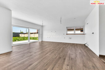 Prodej prostorného domu 7+kk, Cerhenice - 7