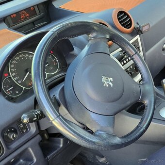 PEUGEOT 1007 PREMIUM 1,6 VTi AUTOMATICKÁ PŘEVODOVKA MAX - 7