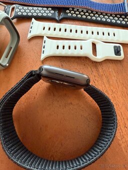 Krásné Apple Watch 6 44mm, nabíječka, řemínky - 7