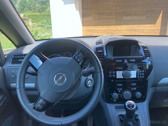 Opel Zafira B 1,8 103 kW, šedá, 106.343 km, 7 míst - 7