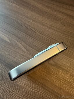 Apple iPhone 15 Pro 256 GB – bílý - 7