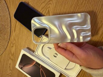 iPhone 16 Pro 256 GB - 7