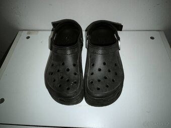 8 párů boty CROCS + JibBitz - 7