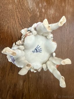 Krásná starožitná porcelánová figurální dóza s víkem - 7
