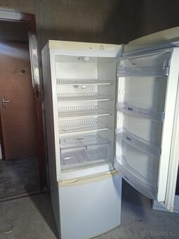LEDNICE, PRAČKA, SPORÁK EL. - 7