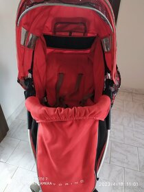 Prodám levně italský sportovní kočárek ve výborném stavu - 7