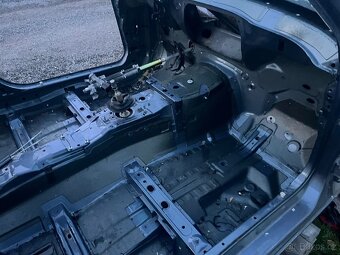 BMW E46 holá kastle - 7