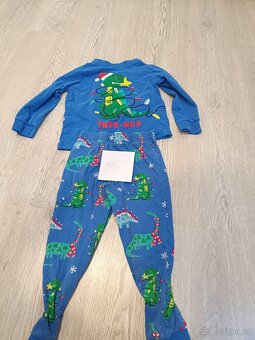 Oblečení a hračky - 7