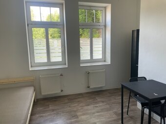 Pronajmu pokoj s vlastním WC a sprchovým koutem - 7