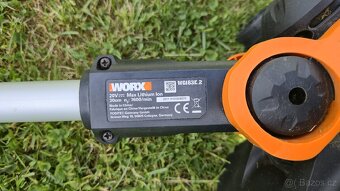 Akumulátorový vyžínač worx strunová sekačka - 7