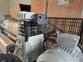 Profesionálny KOMPRESOR 200L a 270L - 7