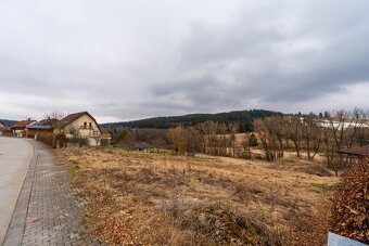 Prodej atraktivního, mírně svažitého pozemku, 872 m2, s otev - 7