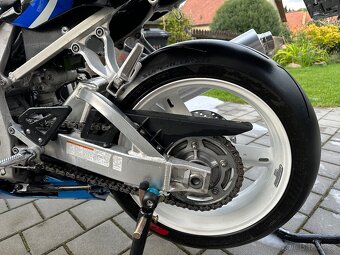 Suzuki GSX-R 750 K1 - 7
