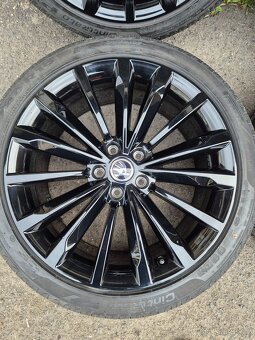 5x112 r19 Škoda Superb 3-Trinity Black Zanovni pneu 7mm - 7